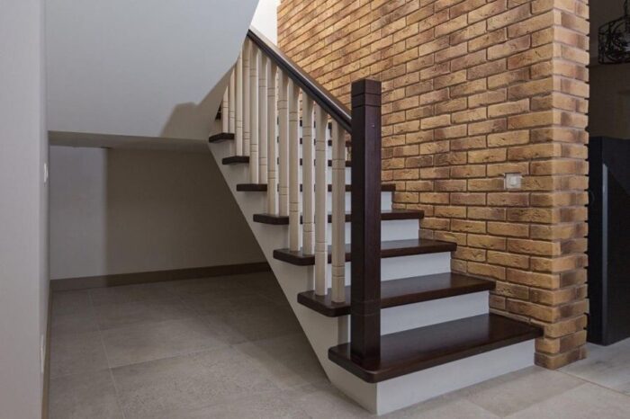 Секционная лестница в частном доме деревянная от Зевс Удача